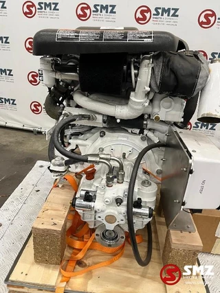 Diversen N/A - Motor Mercury I4 115 + reductiekast Z25 bild 6
