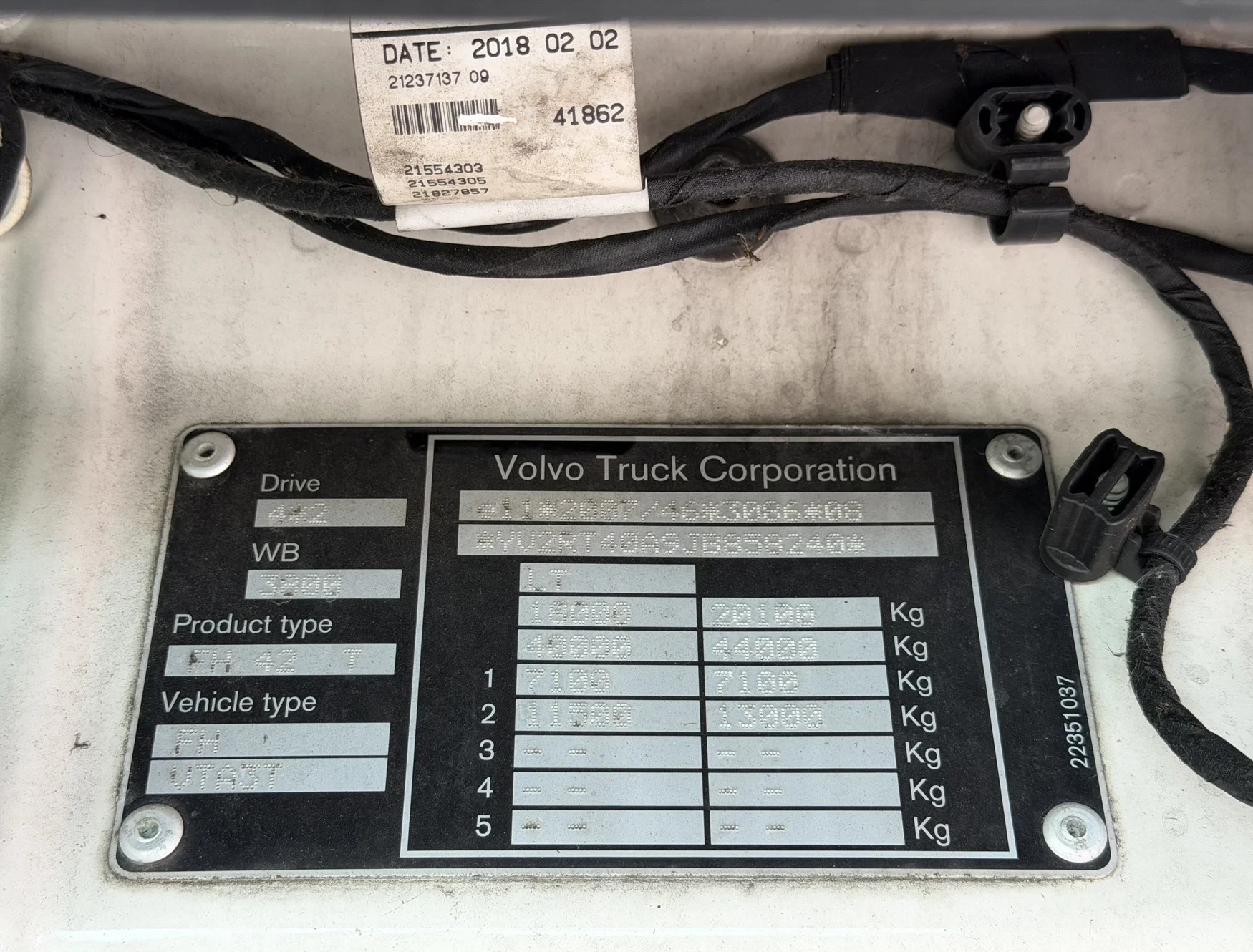 Volvo FH 2018 - 13.500 EURO 6 ONLY 712.000 KM 2X TANKS DAMAGED ON LEFT SIDE HOLLAND-TRUCK afbeelding 23