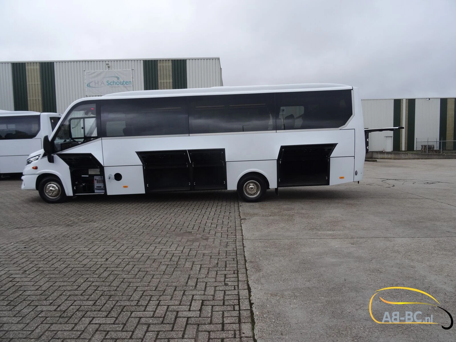 Iveco Aveuro Tourna 35 Seats EURO 6 2 Units Available afbeelding 15