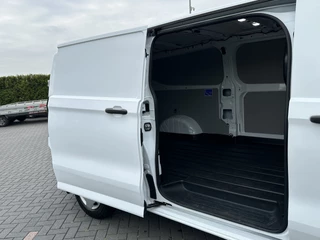 Ford Transit Custom 2024 - 2.0 TDCI 136 PK TREND / L2H1 / 2.740 KG AHG / CAMERA / CRUISE / 3 ZITS / AIRCO / CARPLAY zdjecie 8