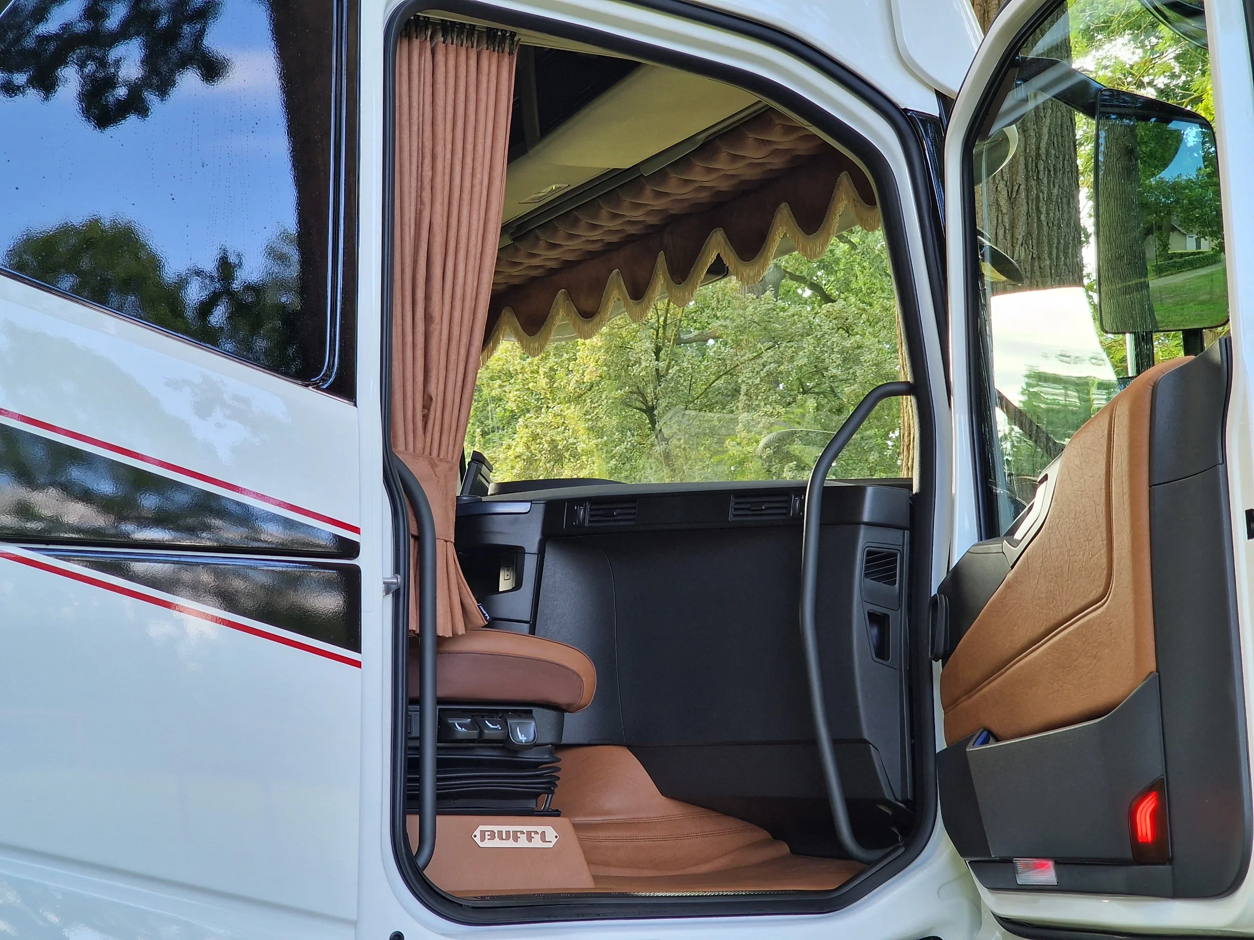 Volvo FH 2026 - 540 Aero Globetrotter XL 4x2 - New - Full spec - Show Truck - BUFFL interior - Retarder - I parkcool - Full air immagine 40