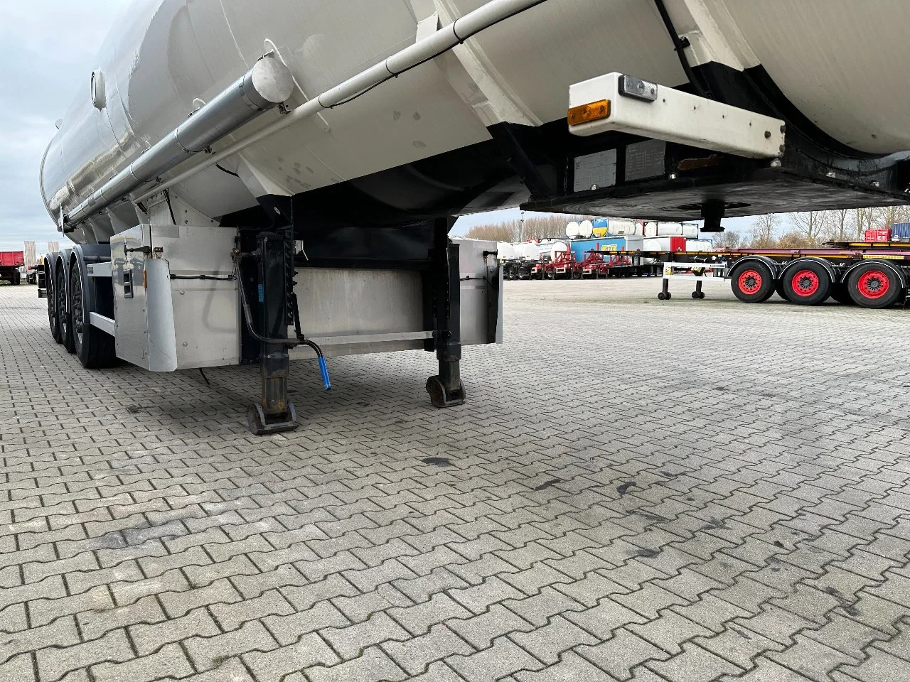 FLUID - LPG GAS TANKTRAILER / 50.100L / P28BH / Propane / Butan / ADR / DP: 02/31 image 34