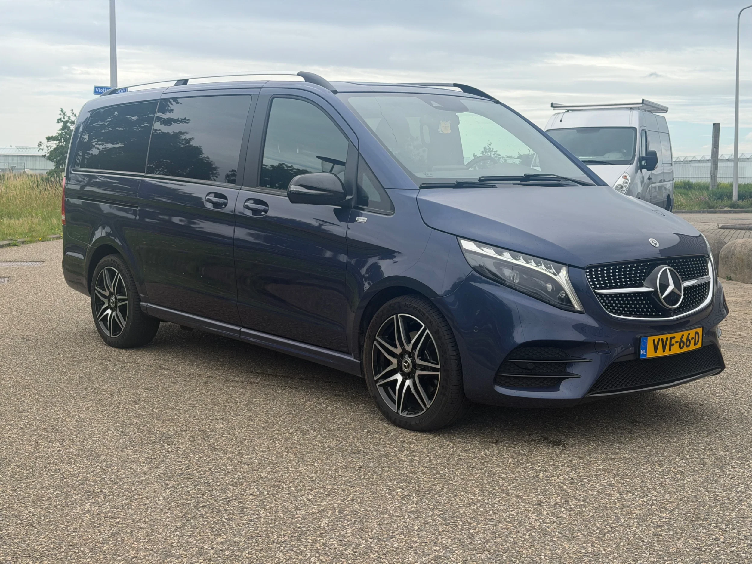 Mercedes-Benz V-Class 2023 - 300D Lang Automaat Airco Navi Luchtvering Memory stoelen obrázek 4