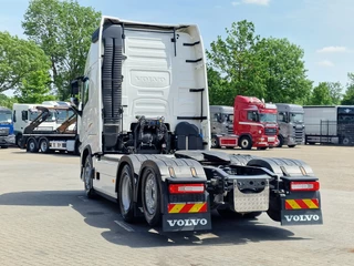 Volvo FH 2023 - 13.500 Globetrotter XL 6x2 - Retarder - Full air - Leather - Camera obrazek 5