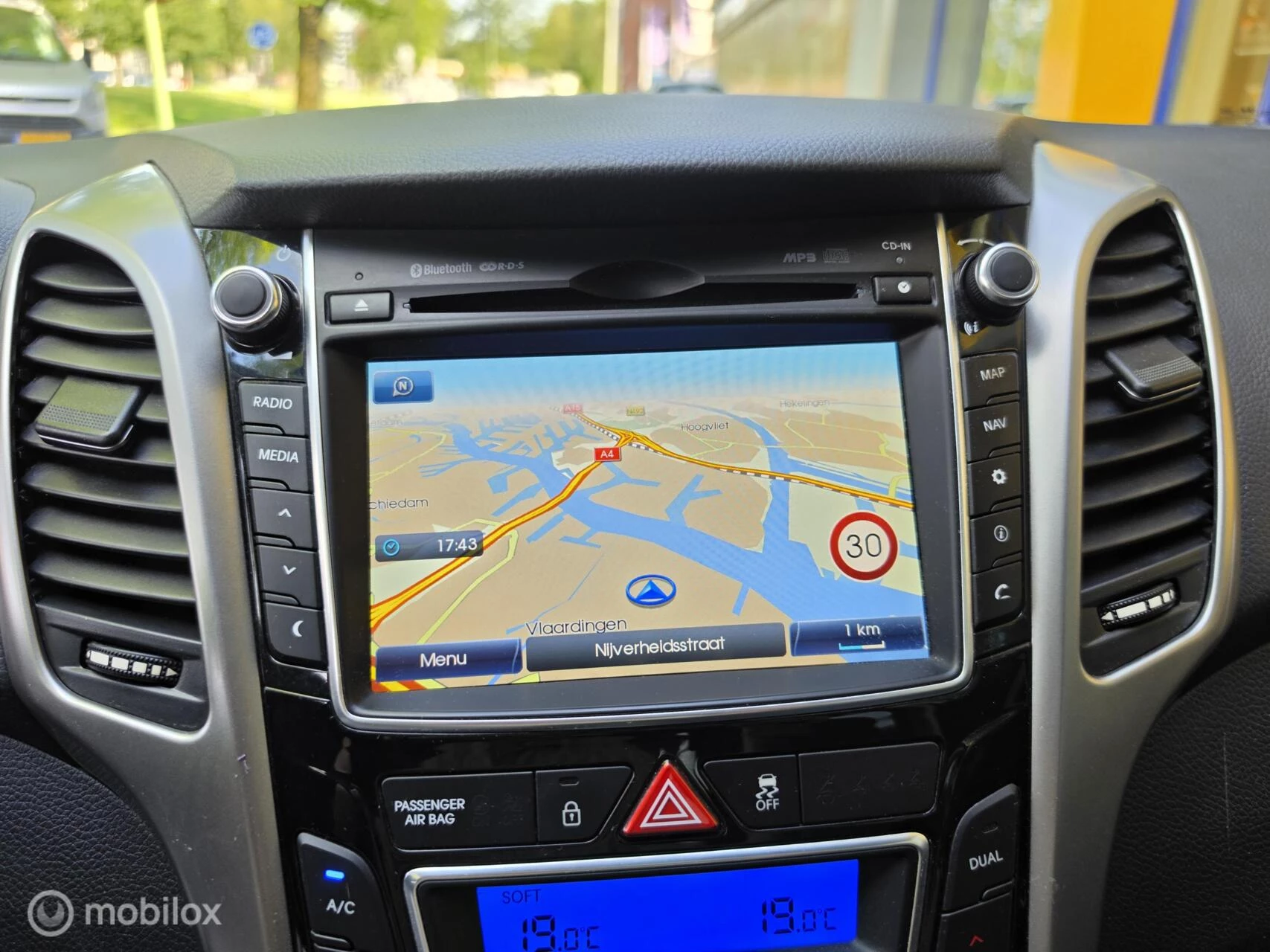 Hyundai i30 2016 - 1.6 GDi i-Motion plus Dealer onderhouden! afbeelding 11