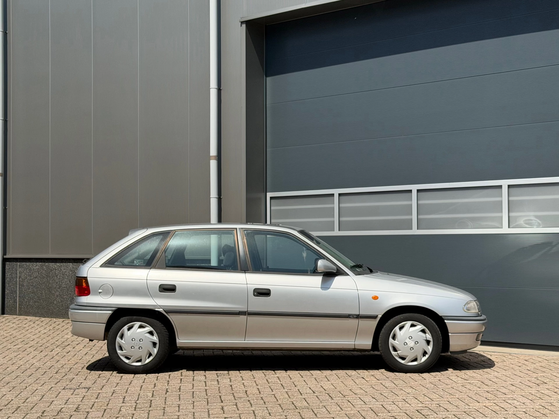 Opel Astra 1998 - 1.6i Edition bj.1998 Invalide aanp|Apk 6-2027. afbeelding 6