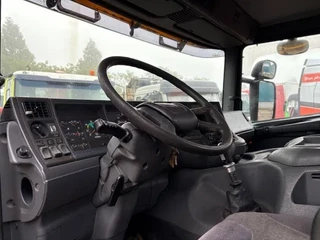 Scania P 2001 - P114-340 6x2 WITH MULTILIFT CONTAINERSYSTEM ONLY 80.500 KM!! ORIGINAL (10 TIRES / FULL STEEL SUSPENSION / 12 GEARS MANUAL GEARBOX / 9.000 KG. FRONT AXLE) obrazek 9