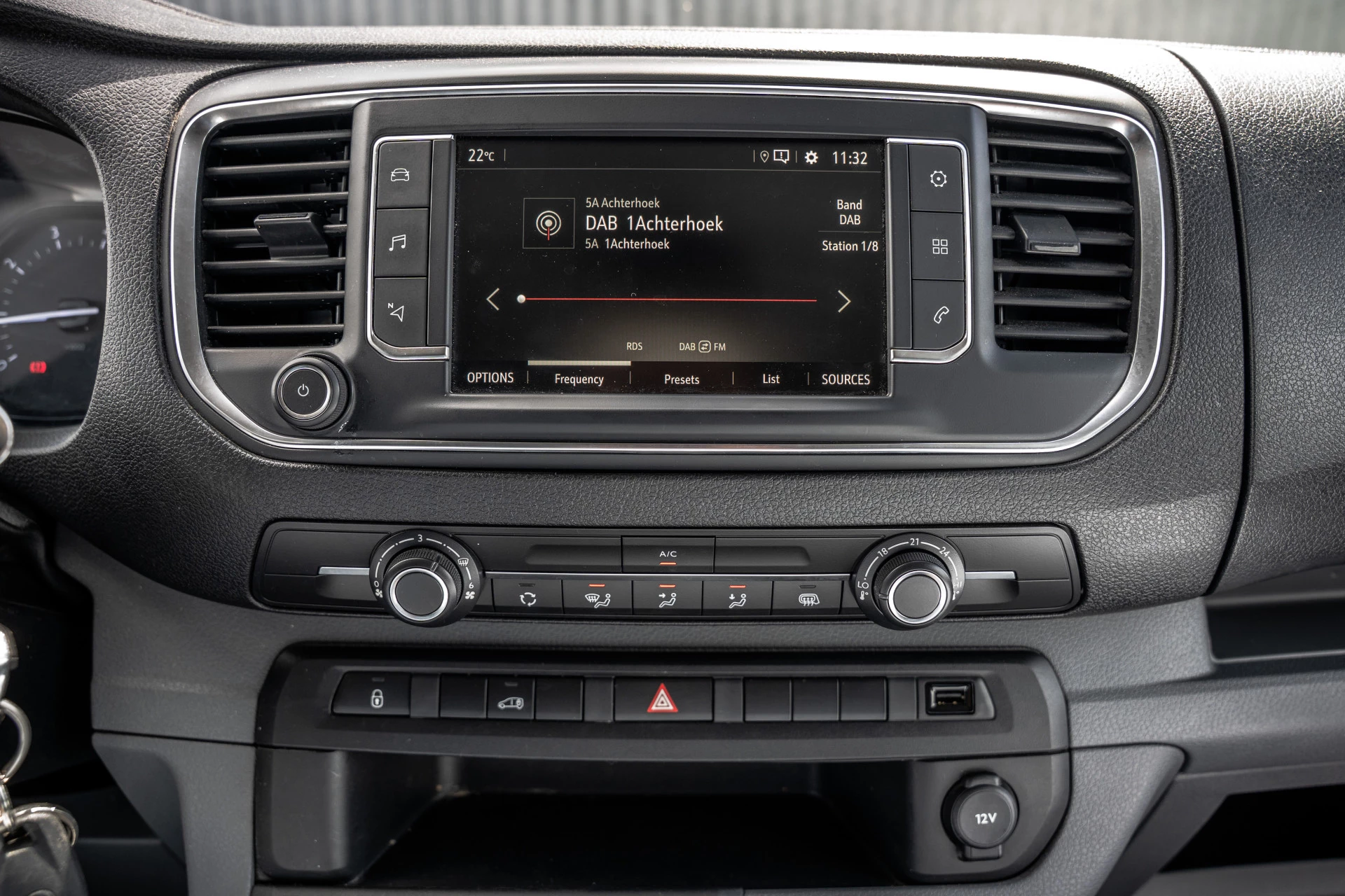 Opel Vivaro 2021 - 2.0 L2H1 125PK | Bedrijfswageninrichting | Cruise | Carplay | Camera | Airco | PDC | Trekhaak image 21