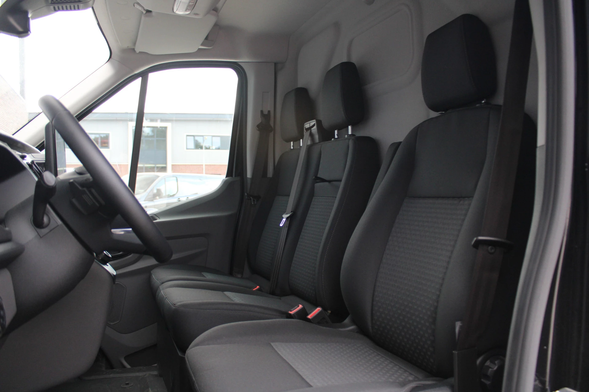 Ford Transit 2024 - 350 2.0 TDCI L2H2 Limited 165pk - Adaptive Cruise - Xenon - Navi - Blind Spot - 360 camera - Rijklaar obrázek 9