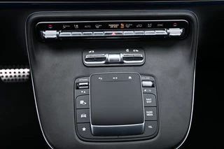 Mercedes-Benz V-Class 2024 - 300d 4-Matic AMG DC L3 XL zdjecie 9