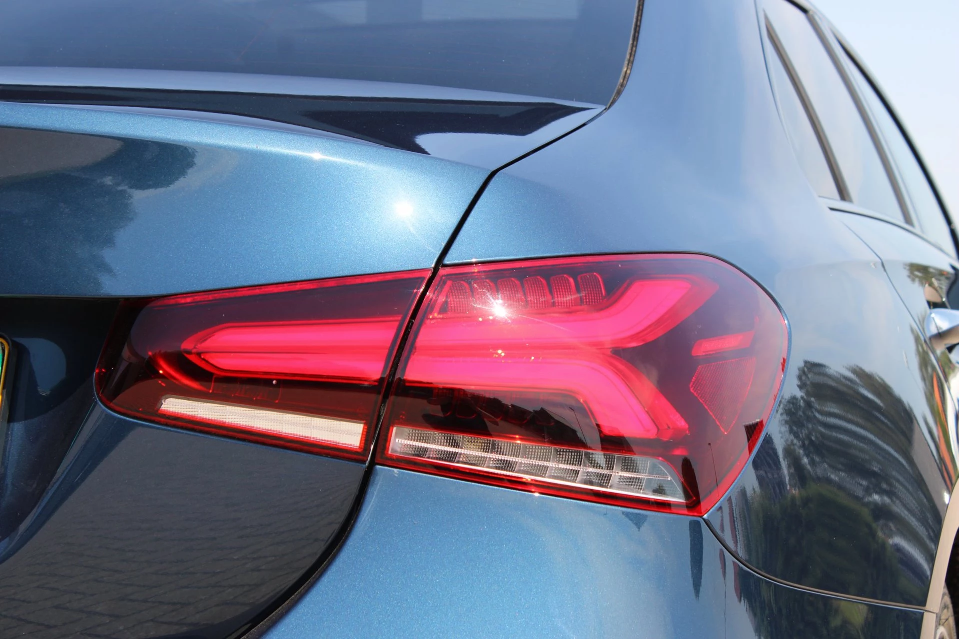 Mercedes-Benz A-Klasse 2023 - 180 AMG Line Panodak Sfeerlicht Keyless afbeelding 17