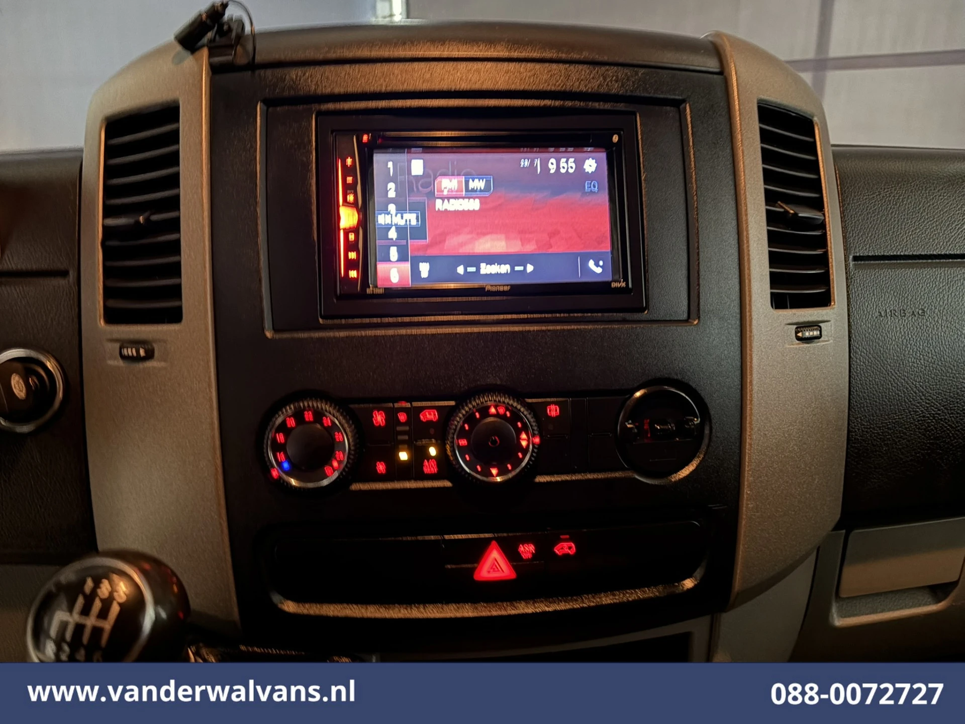 Volkswagen Crafter 2017 - 35 2.0 TDI 141pk Dubbele Cabine Euro6 Open Laadbak | Airco 3500kg trekhaak afbeelding 15