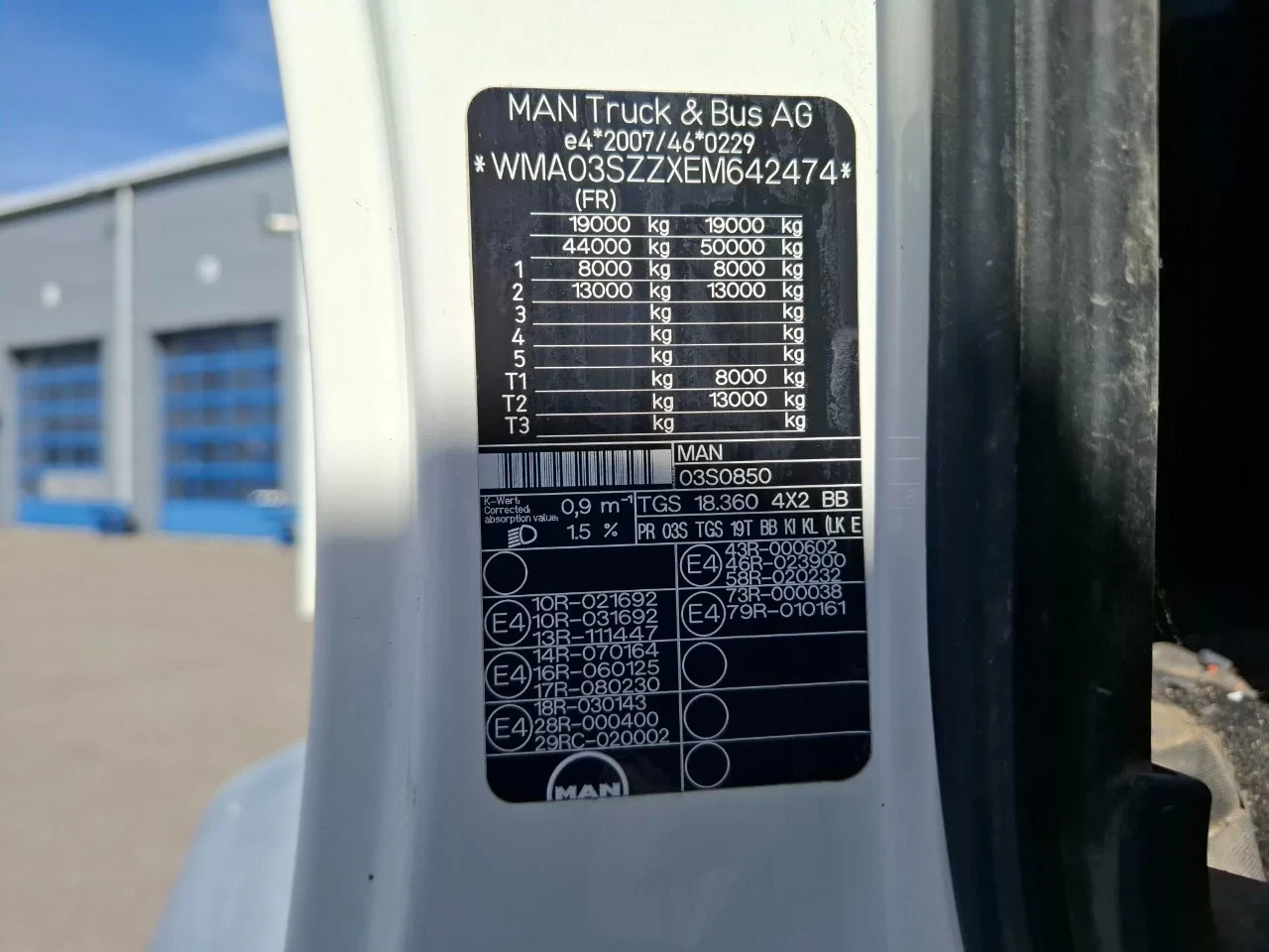 MAN TGS 2014 - 18.360 / FASSI F135 REMOTED CRANE / TIPPER / BIG AXLE / FULL-STEEL / DRUM BRAKES / 211690 KM / AIRCO / FRIDGE / AUTOMATIC / EURO-5 / 2014 immagine 40