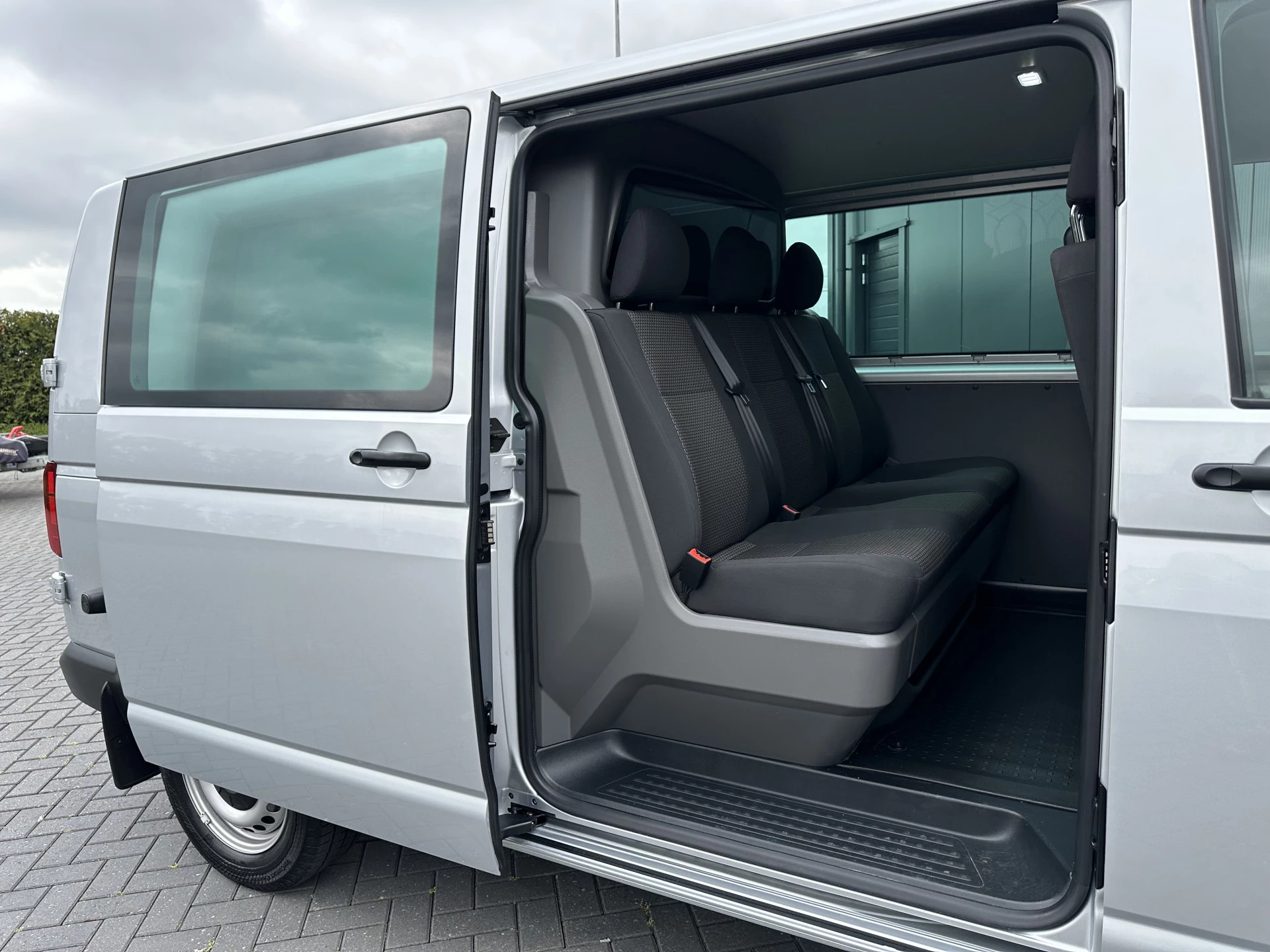 Volkswagen Transporter 2024 - 2.0 TDI 150 PK DSG AUTOMAAT HIGLINE / ** 19.778 KM ** / DUBBELE CABINE / ADAPTIVE CRUISE / TREKHAAK / 6 PERSOONS zdjęcie 8