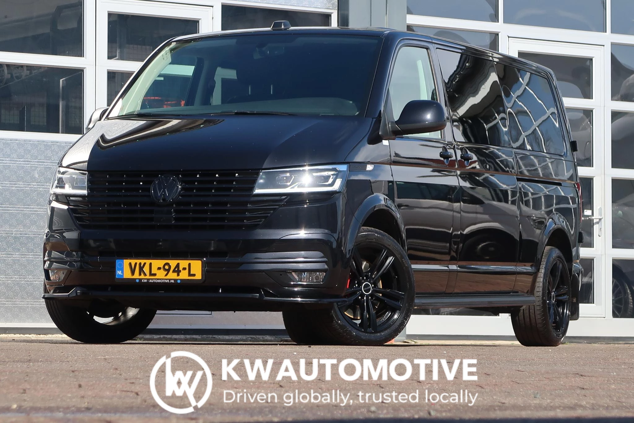Volkswagen Transporter 2021 - 2.0 TDI L2H1 32 DC Highline afbeelding 1