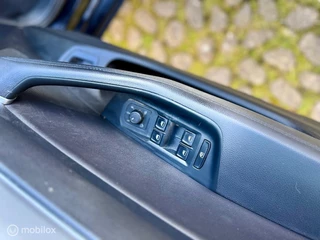 Volkswagen Passat 2015 - 1.8 TSI Highline DSG | Full Options | PANO zdjecie 31