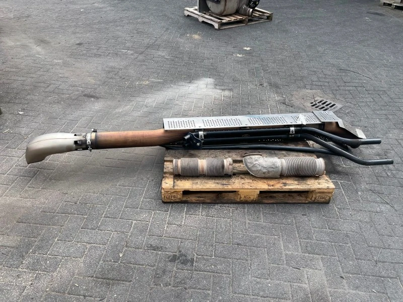 DAF - 2019047 / 1952336 / 2138668 / 2025512 VERTICALE UITLAATPIJP afbeelding 1
