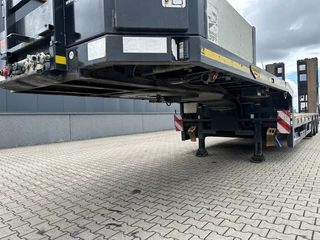 Broshuis N/A 2017 - 3ABSD Lowloader 3-axle / GVW: 59.000kg / Neck: 23.000kg / hydraulic steering + ramps + loading table / 4.60m extendable / winch / liftaxle image 16