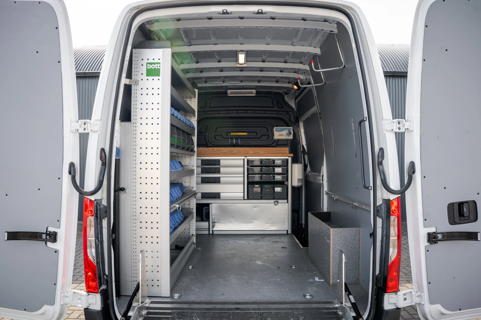 Mercedes-Benz Sprinter 2020 - 311 CDI RWD L2H2 | Volledig Ingericht | Mbux | Camera | Climatronic obrázek 11