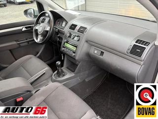 Volkswagen Touran 2014 - 1.2 TSI Easyline BlueMotion изображение 5
