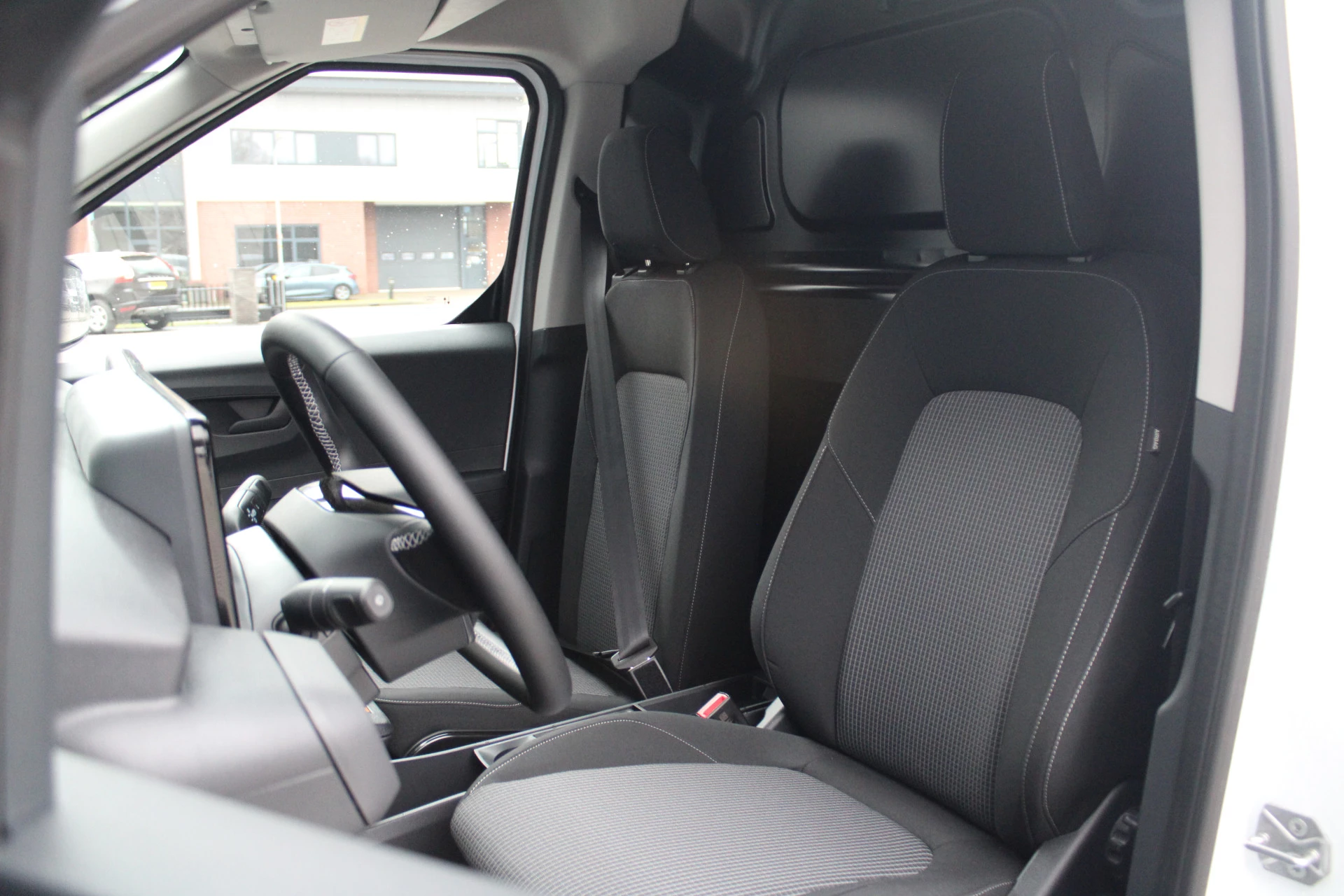 Ford E-Transit Courier 2025 - Trend 44 kWh 136pk - Stoel/Stuurverwarming - Camera - Cruise - Carplay/Android - Rijklaar obrázek 16