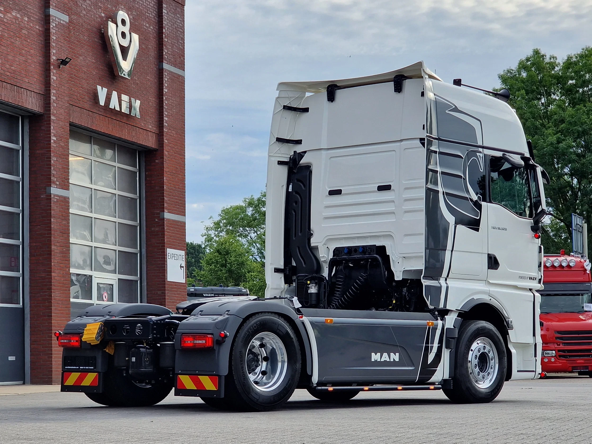 MAN TGX 2026 - 18.520 4x2 - NEW - Show truck - Retarder - Night clima - Full air - Navi - PTO prep obrázek 7