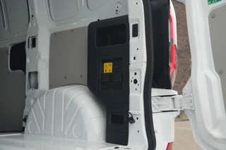 Ford E-Transit Custom 2026 - 320 L1H1 Limited 71 kWh 218pk - 2x Schuifdeur - Trekhaak - Pro Power - Camera - Carplay - Rijklaar image 14