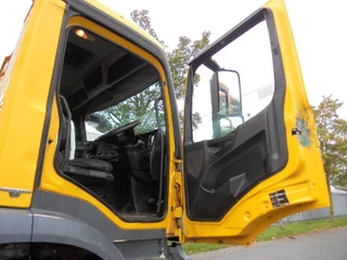 Mercedes-Benz Antos 1824 2015 - 4X2 image 14