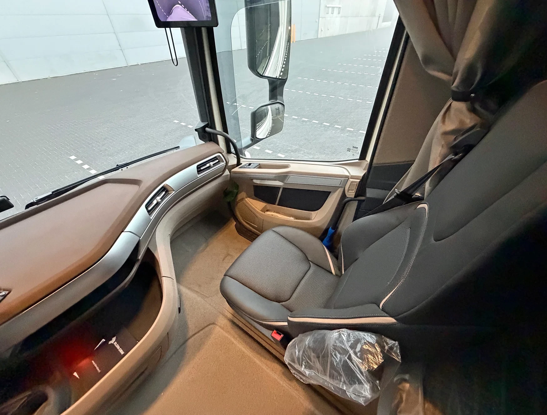 DAF XG+ 2026 - 530 FAR 6X2 50 CC COMI CARRIER TRS ICELAND 2x LIFT BRAND NEW imagem 11