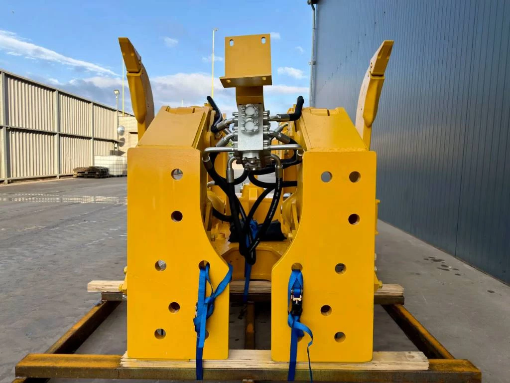 Komatsu 2026 - D155 obrázek 4
