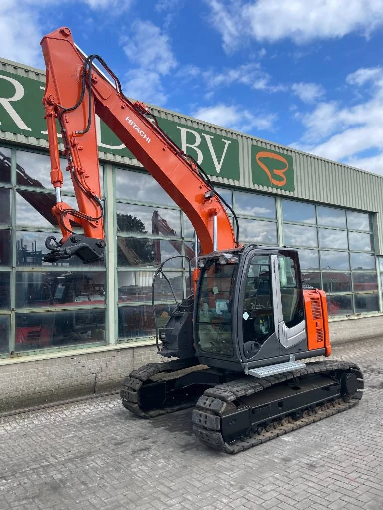 Hitachi 2012 - ZX135 US-3 image 1