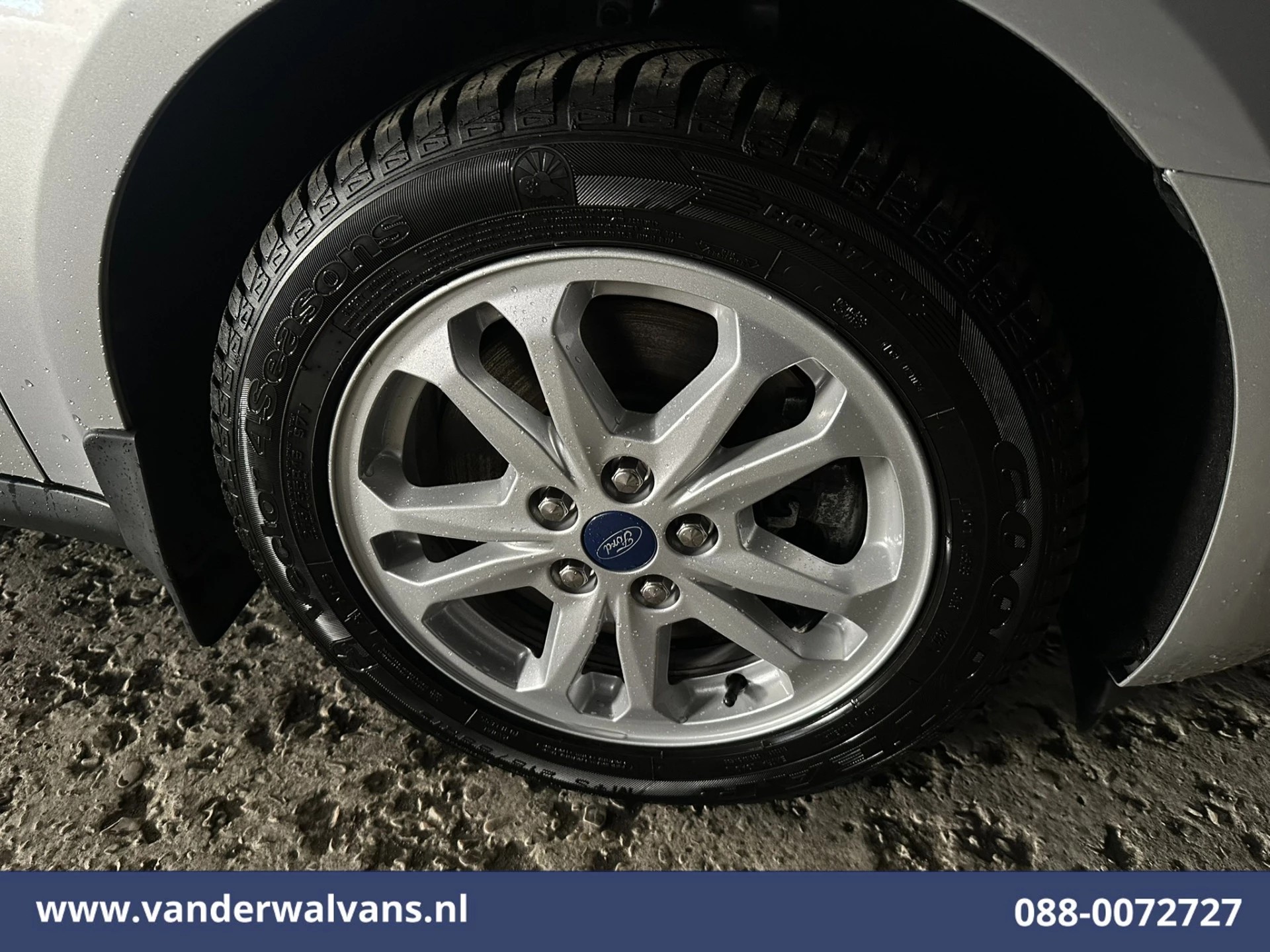 Ford Transit Connect 2021 - 1.5 EcoBlue 100pk L2H1 Euro6 Airco | Camera | Navigatie | Trekhaak | LM velgen image 4