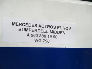 Mercedes-Benz Actros - A 960 880 19 90 BUMPERDEEL MIDDEN EURO 6 obrázek 2 náhled