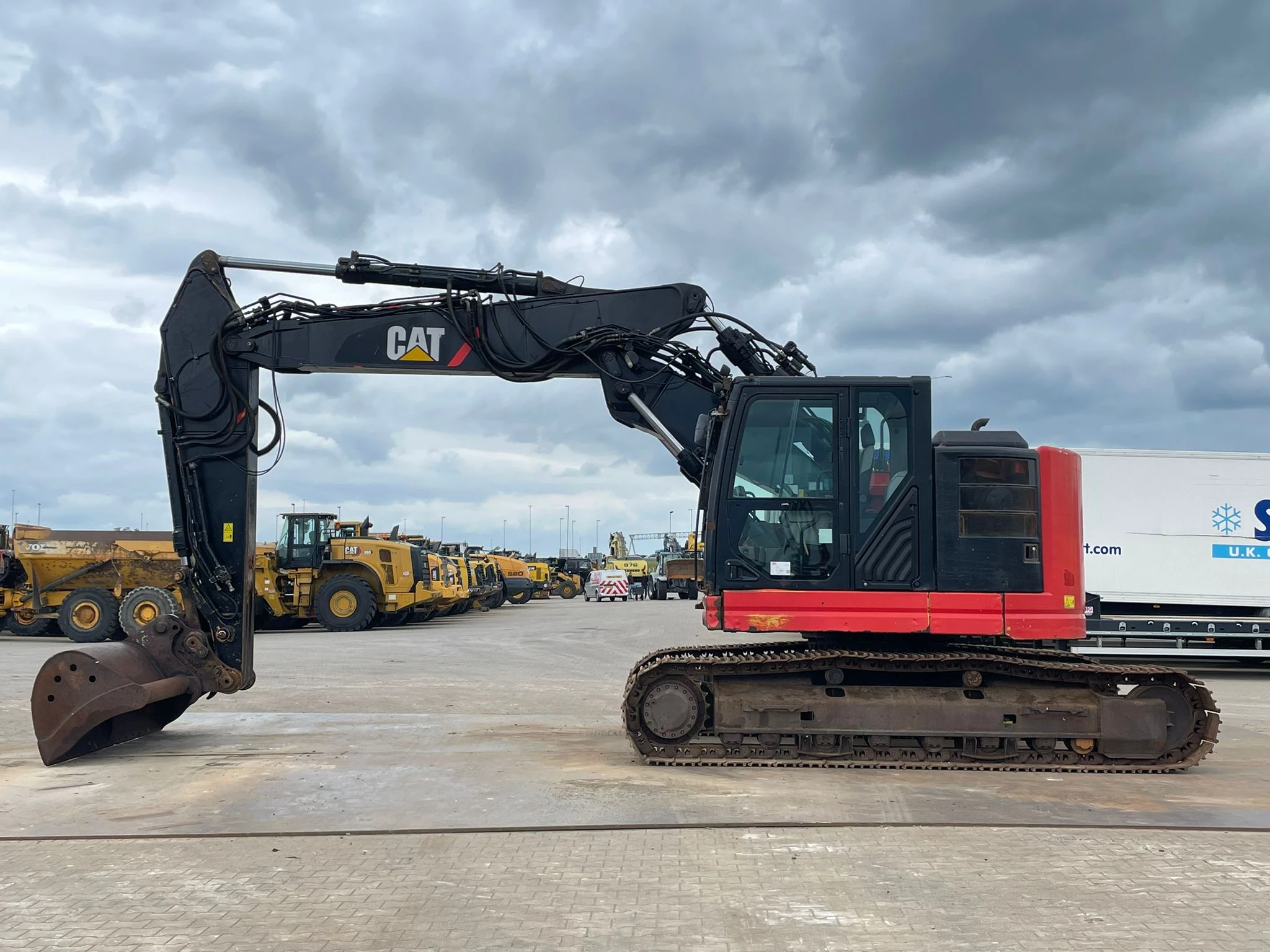 Caterpillar 325 F LCR 2016 obrázek 1