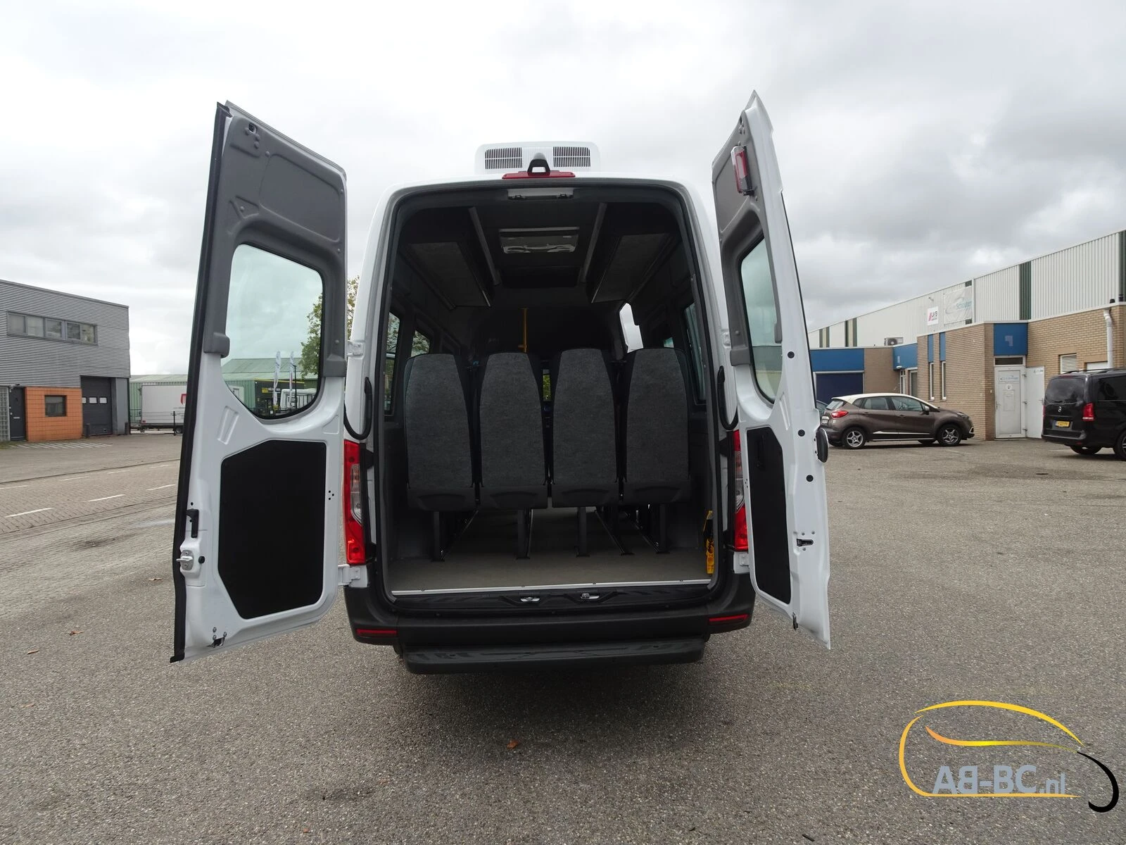 Mercedes-Benz eSprinter - 17 Seats Electric Range: 465 km Bild 29