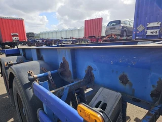 Renders 2 axle 20 ft container chassis  steel  springs bpw drum heavy duty 1996 - N/A image 16