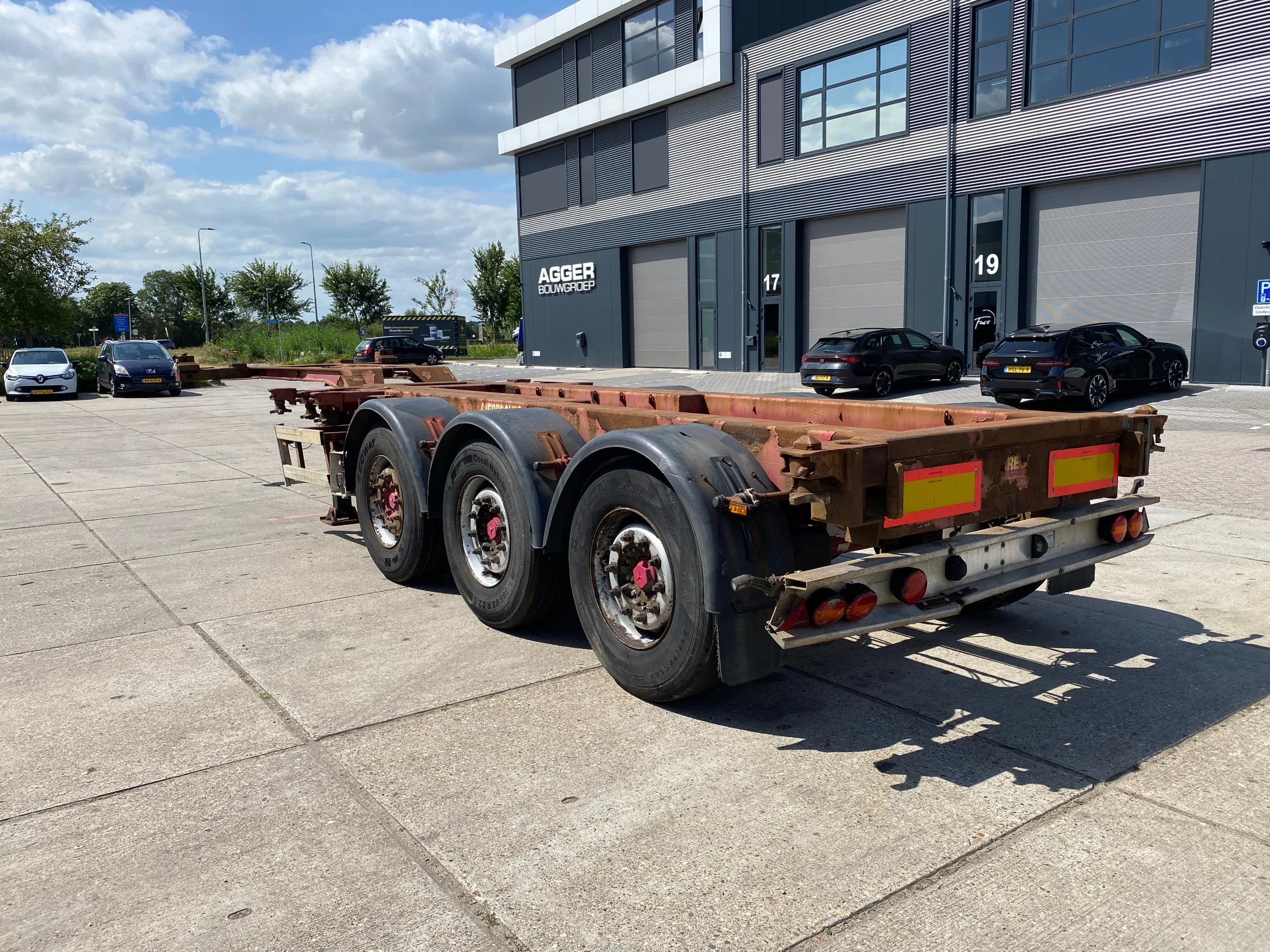 Renders 2003 - Euro 800 / 2x Extendable / 1x Lift Axle / Disc Brakes image 3