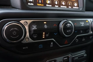 Jeep Wrangler 2022 - 4XE 380 Plug In Hybrid SAHARA / GOBI / 20 inch Bawarrion zdjecie 25