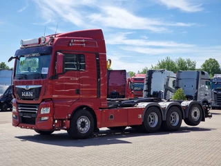 MAN TGX 2018 - 35.500 8x4*4 - Hyva Hooklift - Custom interior - Steering axle rear - Euro 6 image 5