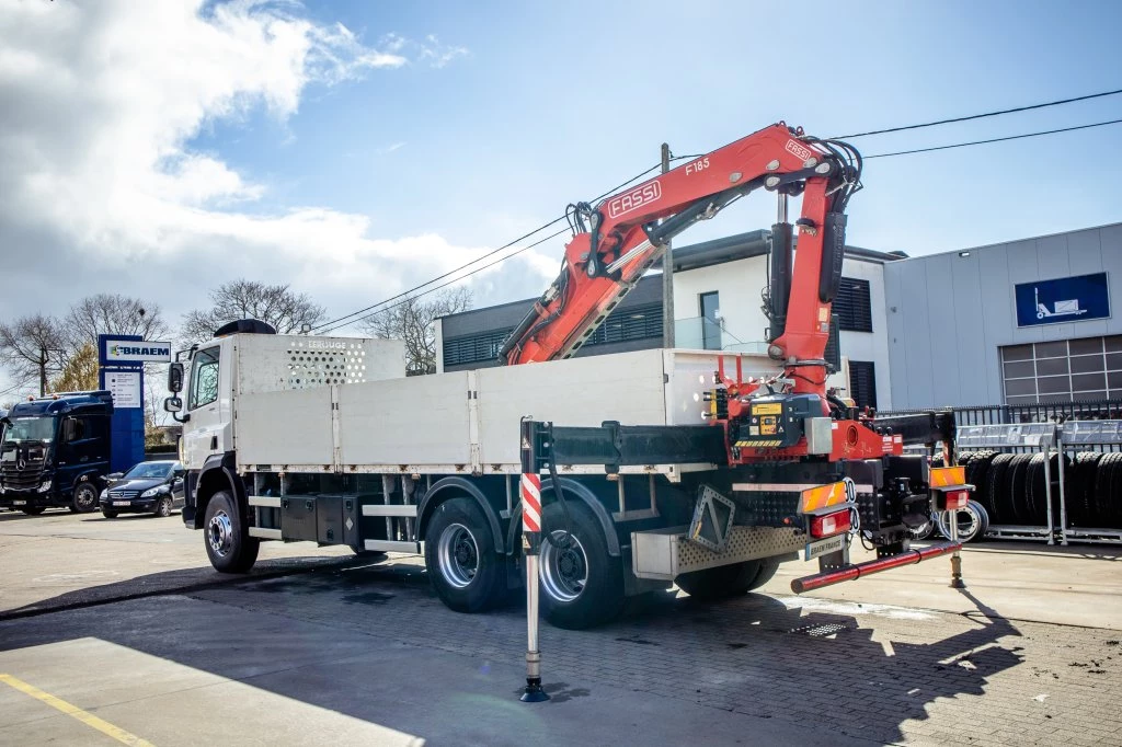 DAF 2018 - CF 450-6X4+FASSI18T/M(3EXT)-78500KM Bild 6