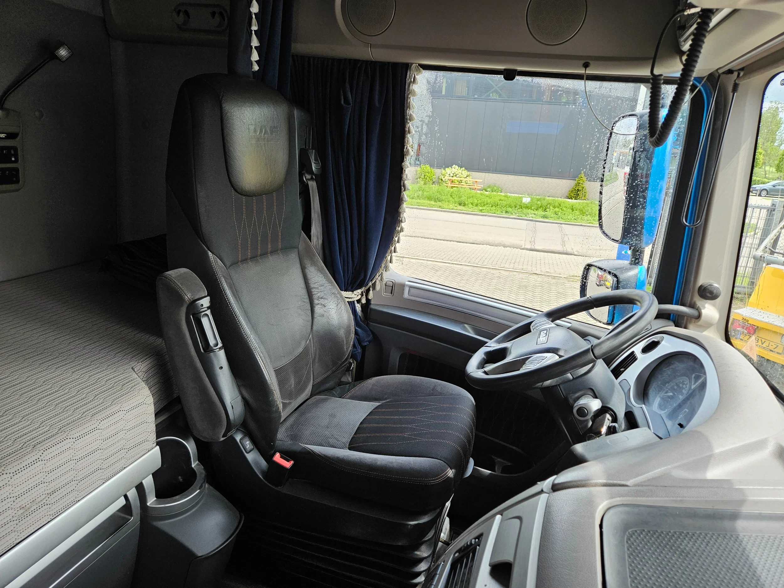 DAF XF 530 2018 - 8X2 Haakarm VDL 25 ton afbeelding 11