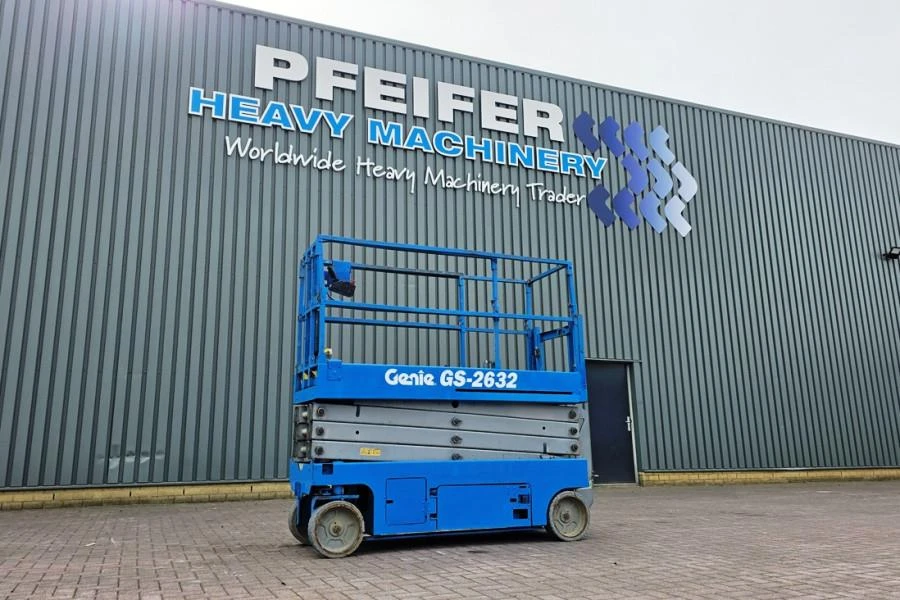 Genie 2013 - GS2632 Electric, 10m Working Height, Non Marking T immagine 1