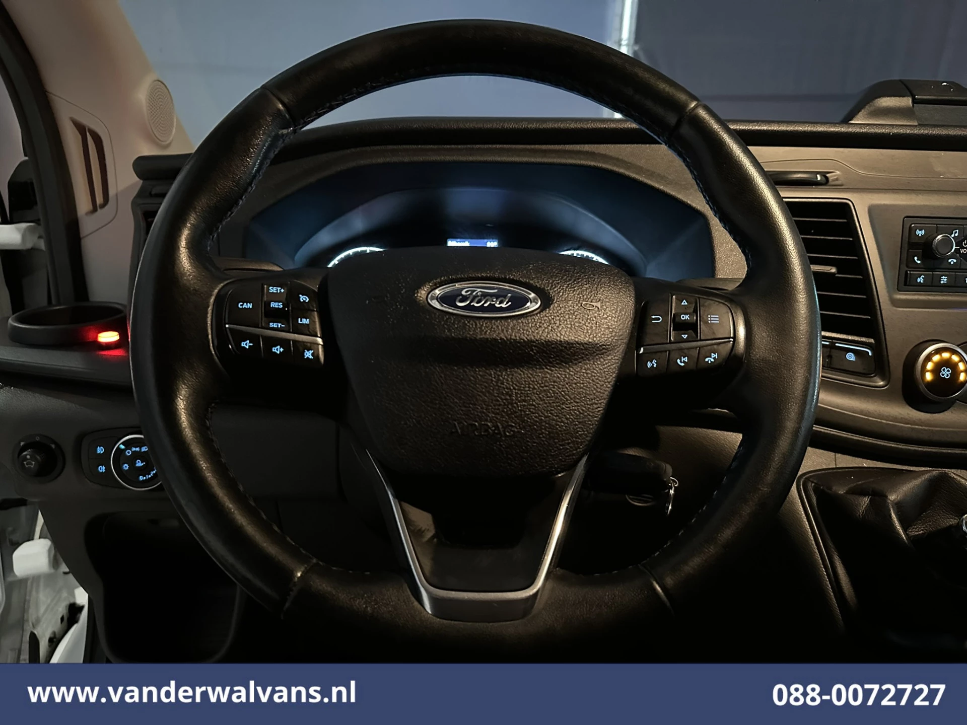Ford Transit 2022 - 2.0 TDCI 160pk Bakwagen Laadklep Euro6 Airco | 1040kg laadvermogen | Cruisecontrol | Verwarmde voorruit obrázek 4