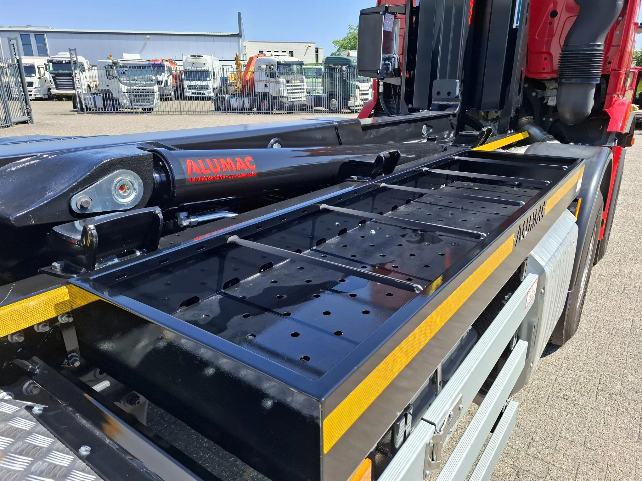 Mercedes-Benz Arocs 3242 2024 - / 8X4 / HIAB 25TON HOOKLIFT / !! 35539 KM!! / TOP CONDITION / BIG AXLE / FRIDGE / SMART TACHO / AUTOMATIC / EURO-6 / 2024 immagine 19