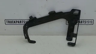 Scania - Body & Chassis Parts Koplampsteun Li. Scania en venta