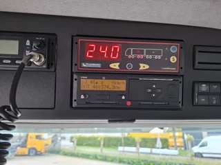 Mercedes-Benz Antos 3245 2017 - / 8X2 / AJK 20 TON HOOK / ONLY:460374 KM / LIFT+LENKACHSE / FULL-AIR / FRIDGE / NAVI / AUTOMATIC / EURO-6 / 2017 image 32