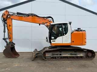 Liebherr 2017 - R920 Compact - Blade / Triple Boom / Quick Coupler te koop
