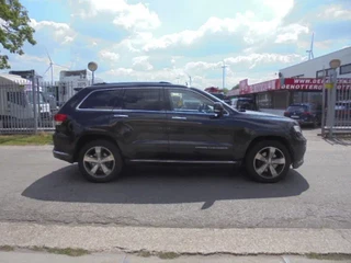Jeep Grand Cherokee 2015 - 4X4 SUMMIT EDITION 3.0 LTR V6 obrazek 4