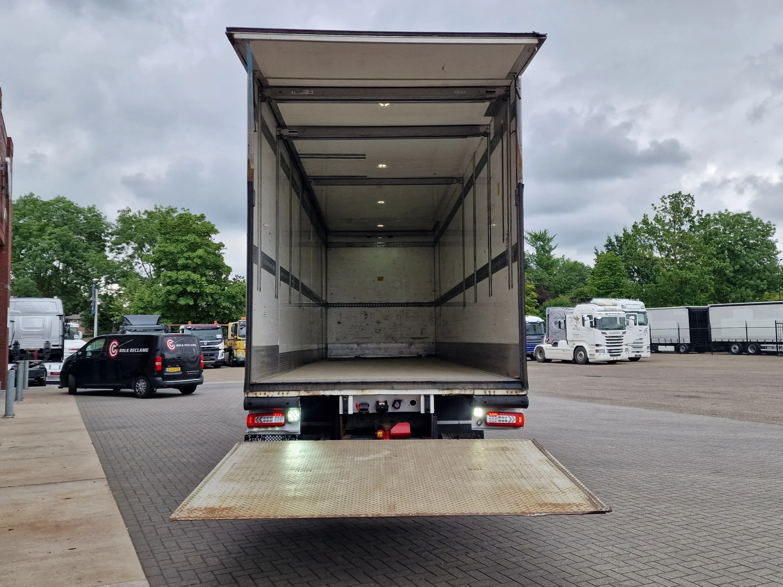 Volvo FH 2019 - 13.460 6X2 - full air - WB600 - Leather seats - side opening изображение 12