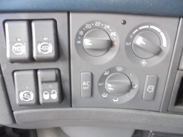 Volvo FH 2012 - 460 6X2 NL TRUCK image 19